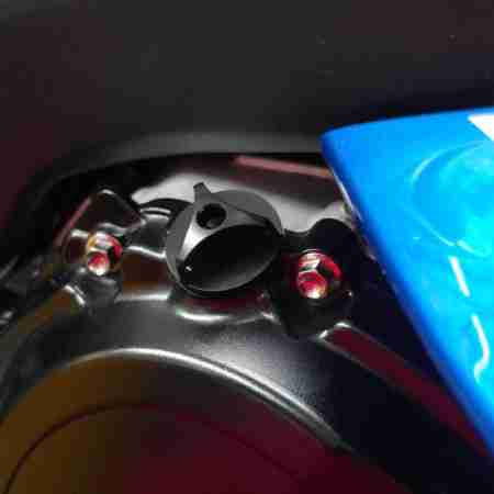фото 2 Кришки на бак Кришка горловини затоки олії Pro Bolt Suzuki Aluminium Black