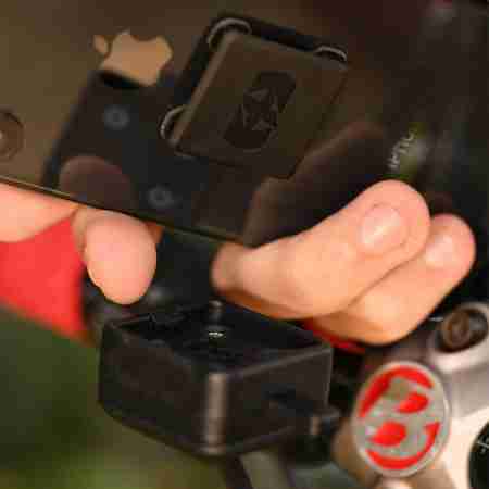 фото 4 Тримач телефону, планшета на мотоцикл Тримач для смартфону Oxford CLIQR Cycle Handlebar forward mount