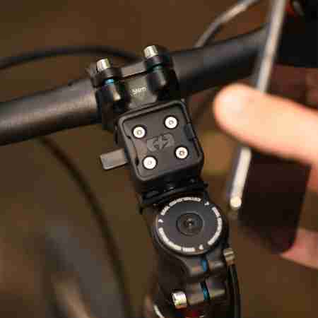 фото 4 Тримач телефону, планшета на мотоцикл Тримач для смартфону Oxford CLIQR Universal Handlebar, Stem Mount